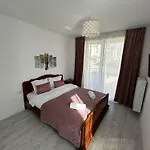 B-holiday Luxury Kasper Coresi Apartment *
