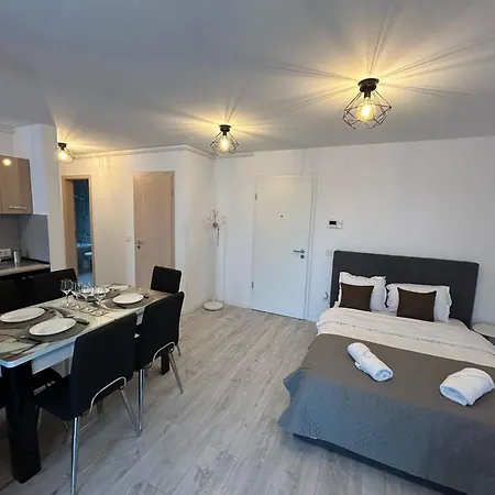 B-holiday Luxury Kasper Coresi Apartment
