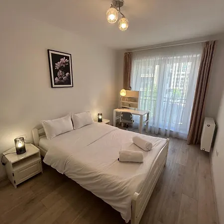 B-holiday Luxury Kasper Coresi Lägenhet *