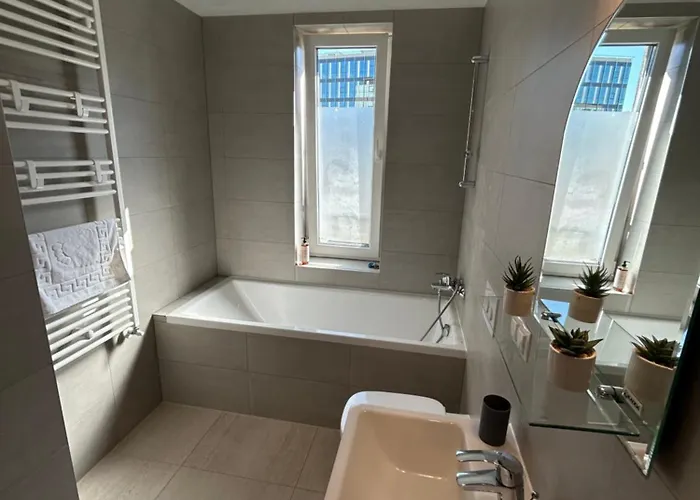 B-holiday Luxury Kasper Coresi Apartment *