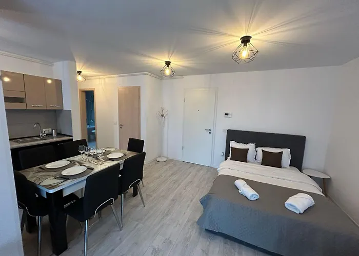 B-holiday Luxury Kasper Coresi Apartment